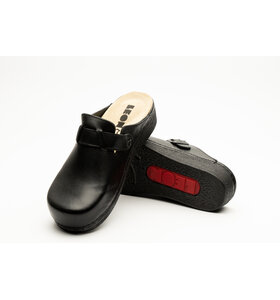 Slip-on clog in sizes 36 to 41 - removable sole and anti-slip stud - color black