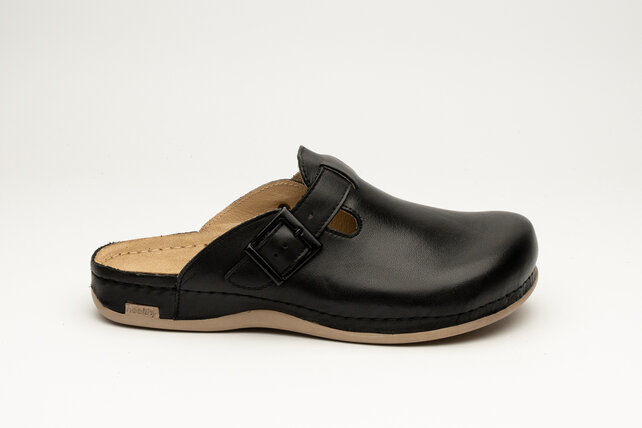 Men's slip-on clog in sizes 41 to 47 - with anti-slip stud - black