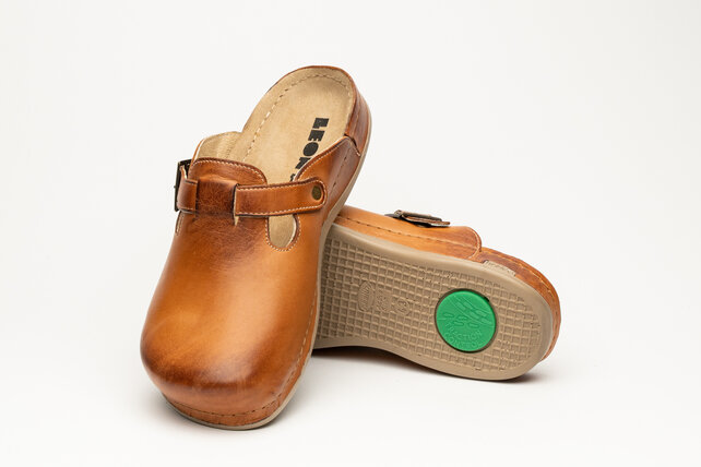 Men's slip-on clog in sizes 41 to 47 - with anti-slip stud - brown