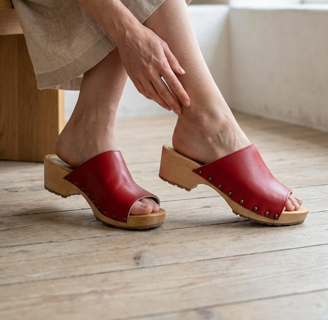 Dina Wooden sandals Red with studs