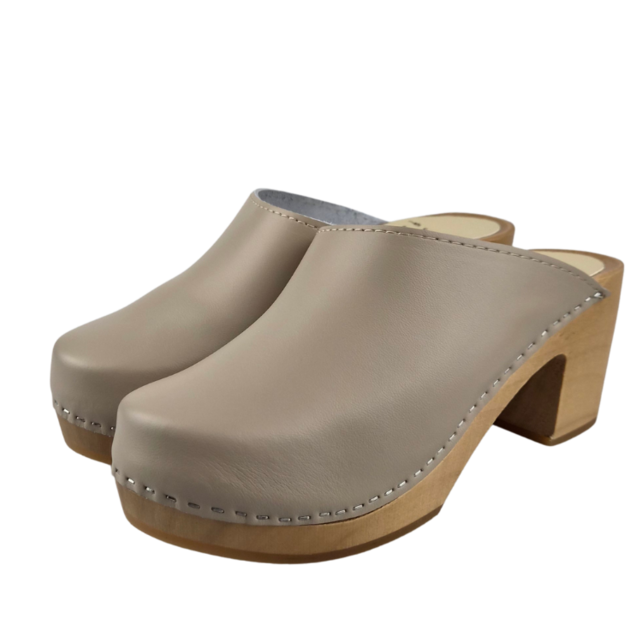 Scandinavische Clog Heels – Taupe Leder & Houten Hak