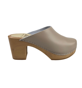 Scandinavische Clog Heels – Taupe Leder & Houten Hak