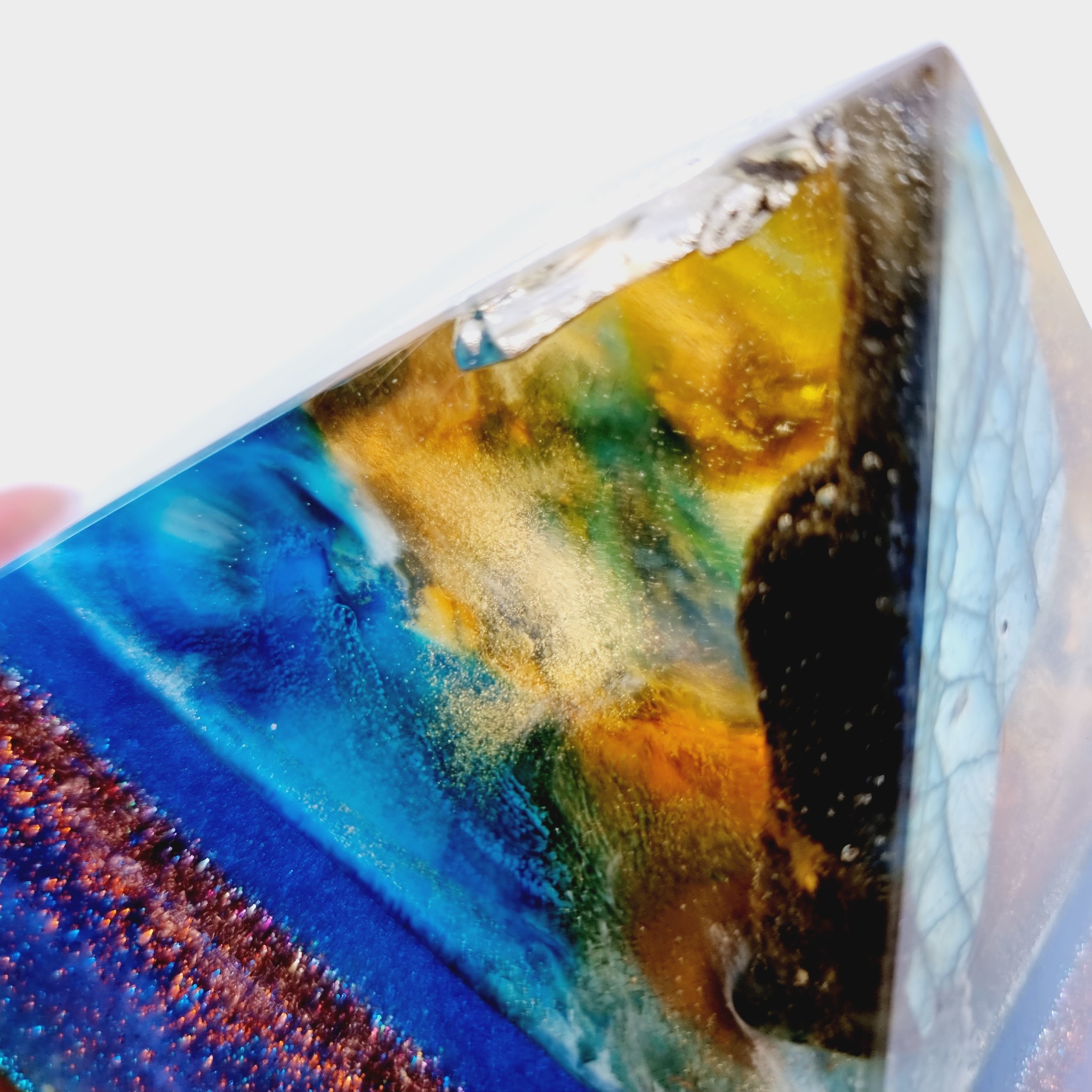True colors - Orgonite piraimde