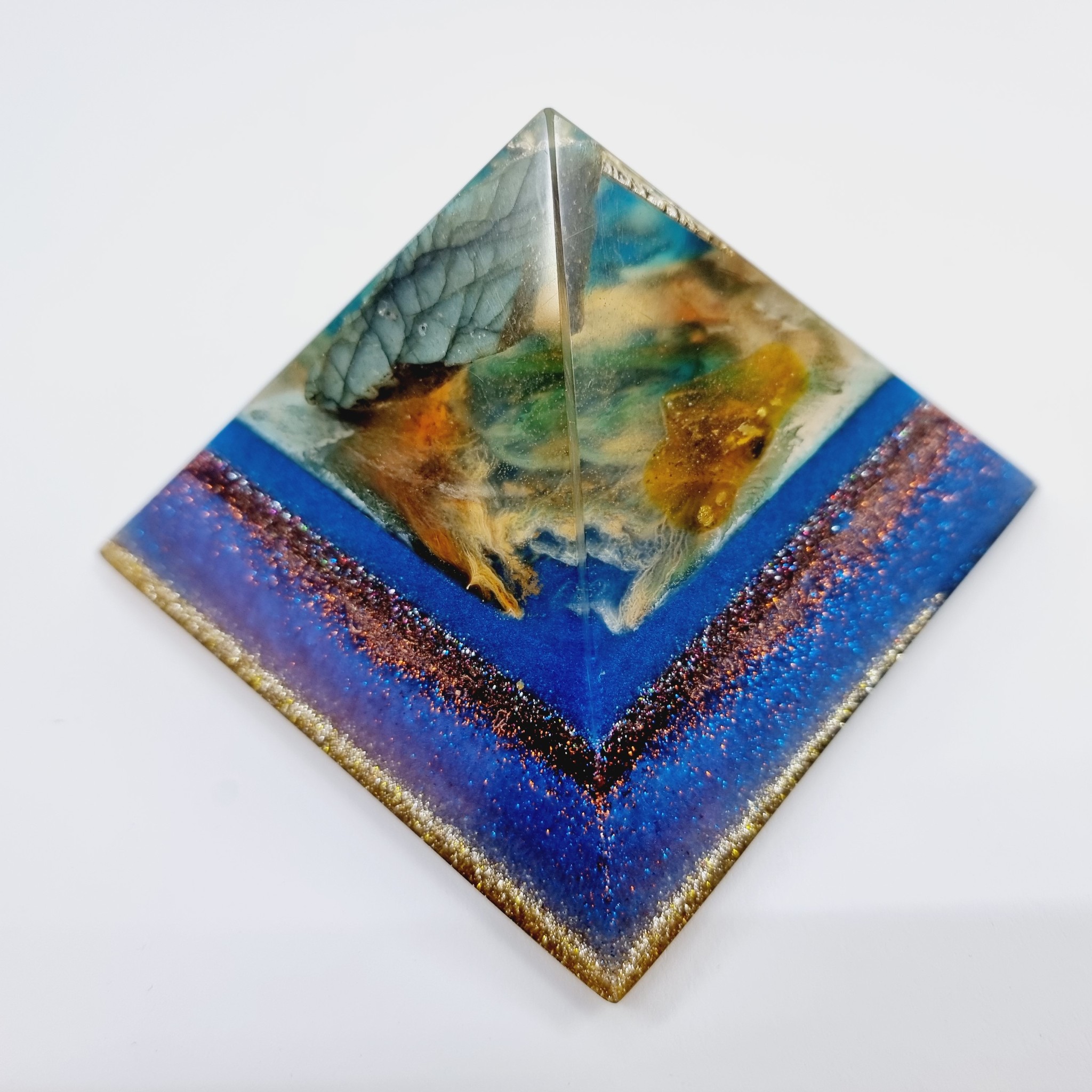 True colors - Orgonite piraimde
