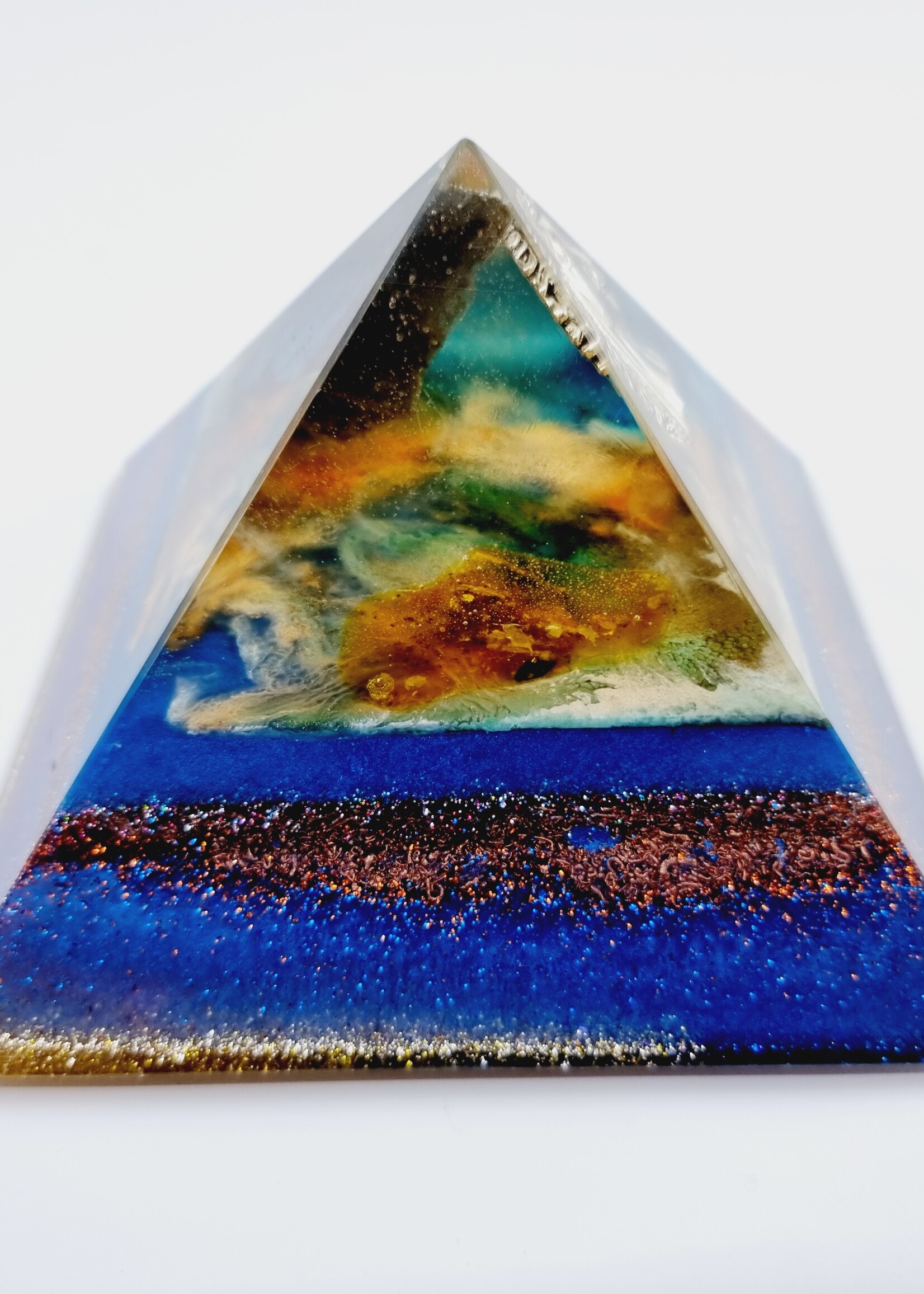 True colors - Orgonite piraimde