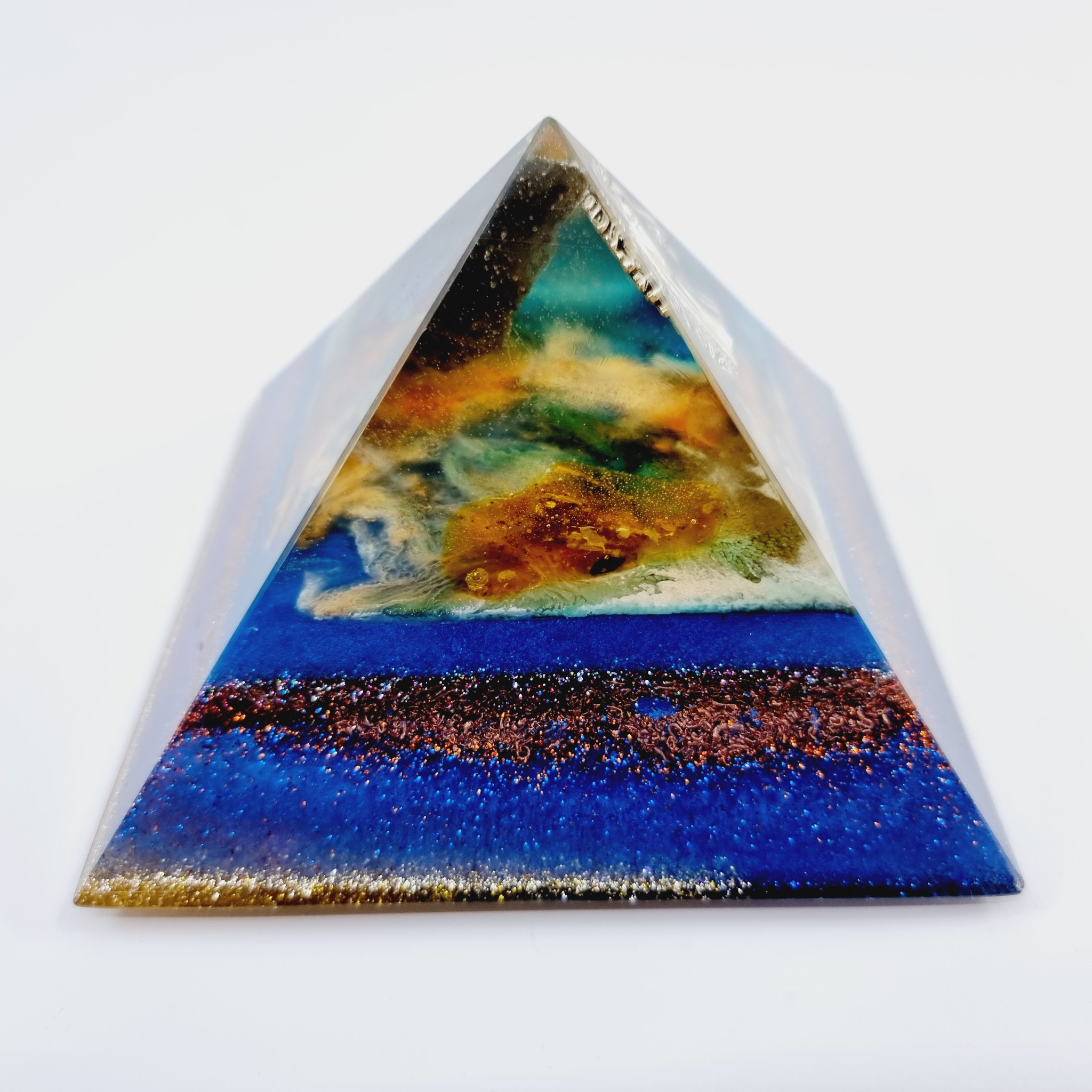True colors - Orgonite piraimde