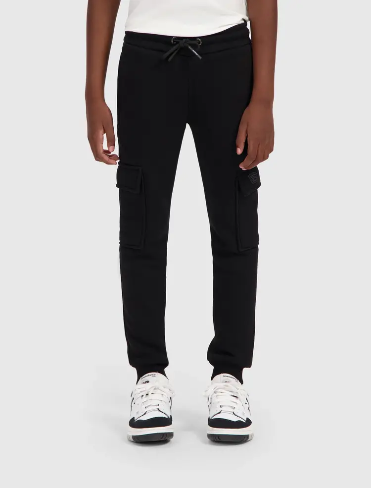 JUNIOR LOGO BADGE CARGO SWEATPANTS BLACK