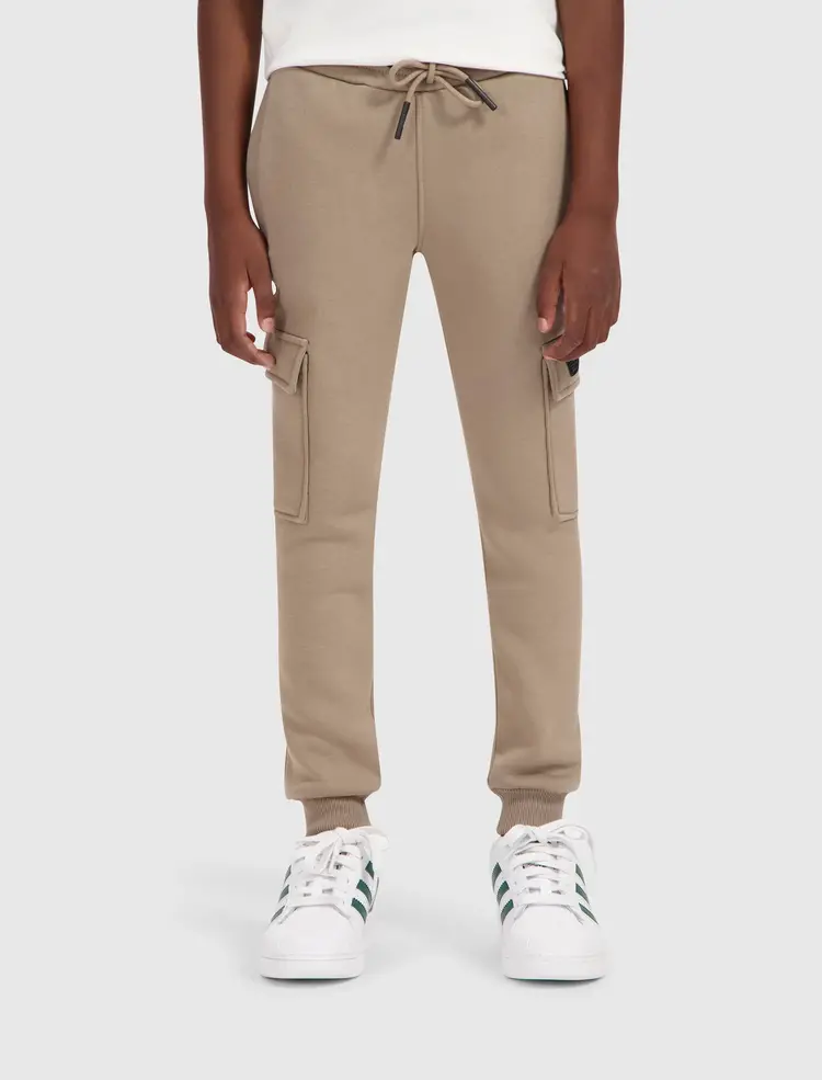 JUNIOR LOGO BADGE CARGO SWEATPANTS TAUPE