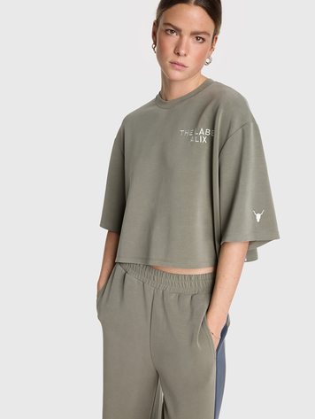 ALIX THE LABEL ALIX FLOWY CROPPED T-SHIRT