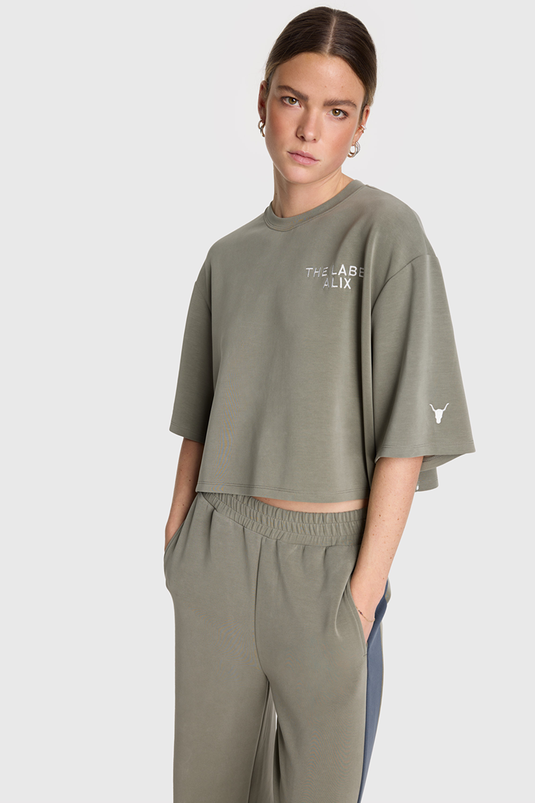 ALIX THE LABEL ALIX FLOWY CROPPED T-SHIRT