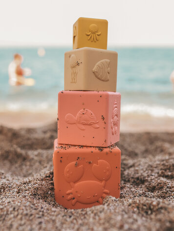 STRANDSPEELGOED STAPELTOREN ROZE