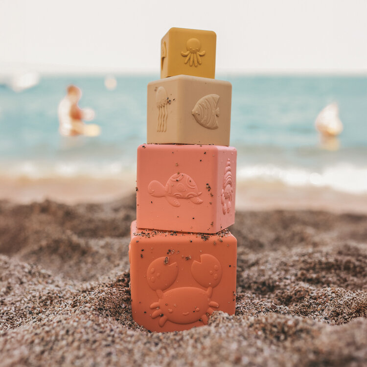 STRANDSPEELGOED STAPELTOREN ROZE