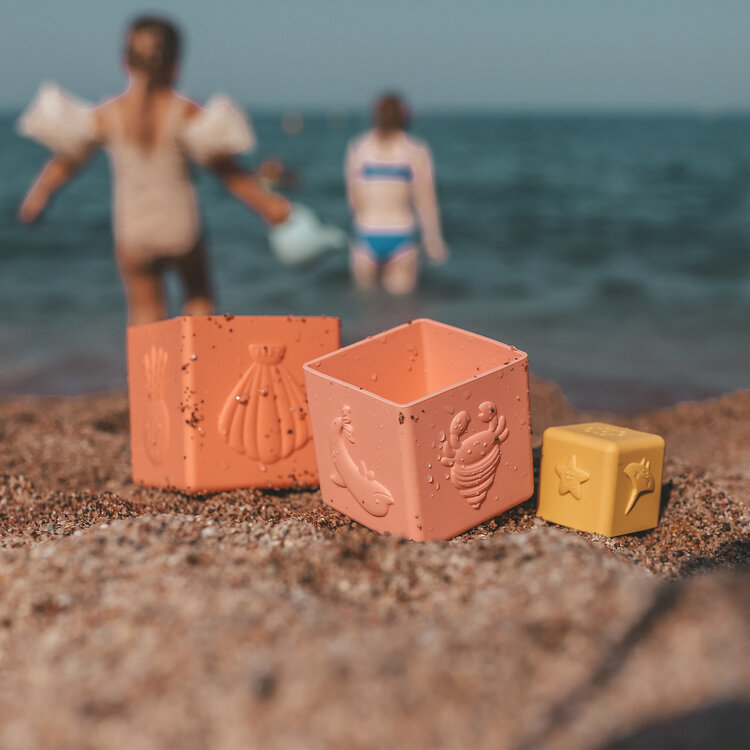STRANDSPEELGOED STAPELTOREN ROZE