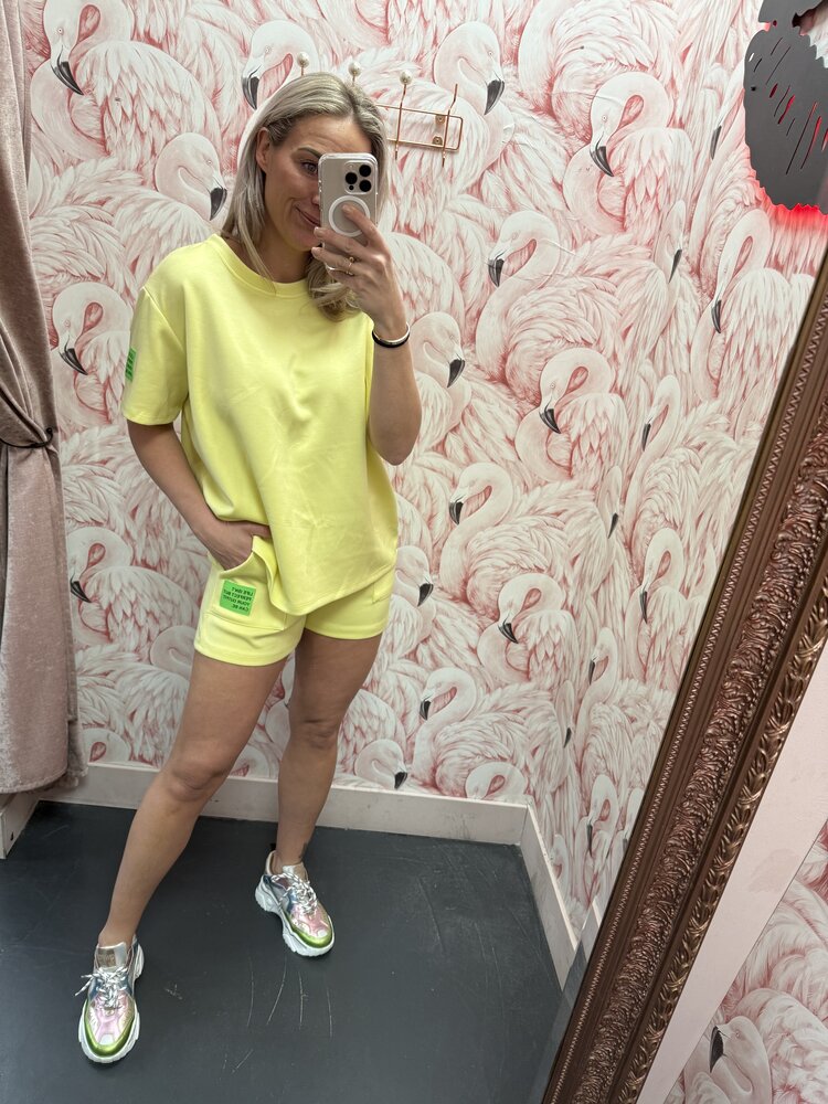 DAMES SET LIFE ISN'T PERFECT