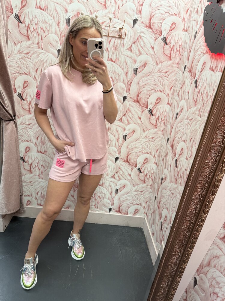 DAMES SET LIFE ISN'T PERFECT