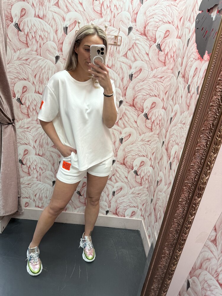 DAMES SET LIFE ISN'T PERFECT