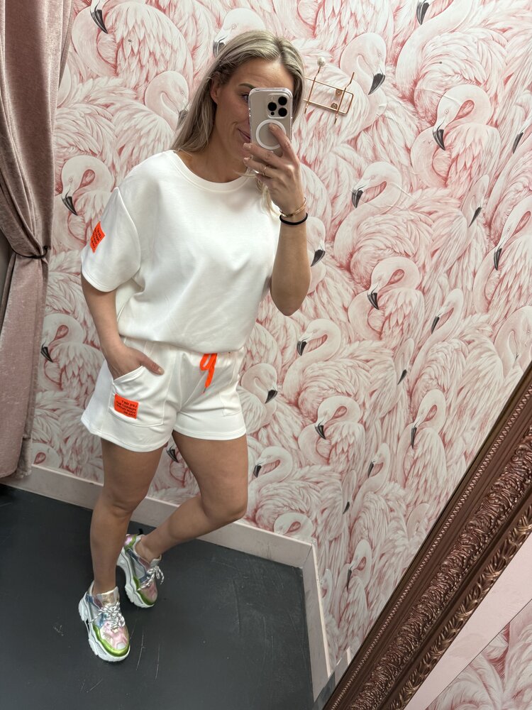 DAMES SET LIFE ISN'T PERFECT