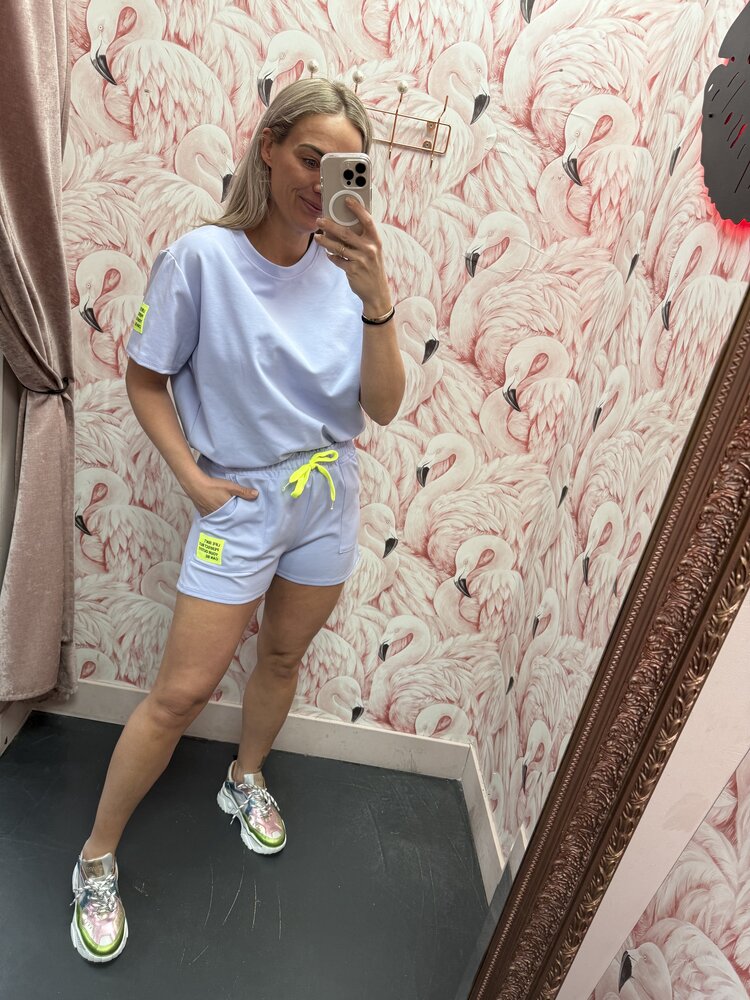 DAMES SET LIFE ISN'T PERFECT