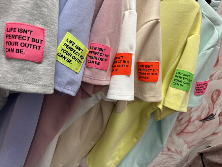 DAMES SET LIFE ISN'T PERFECT