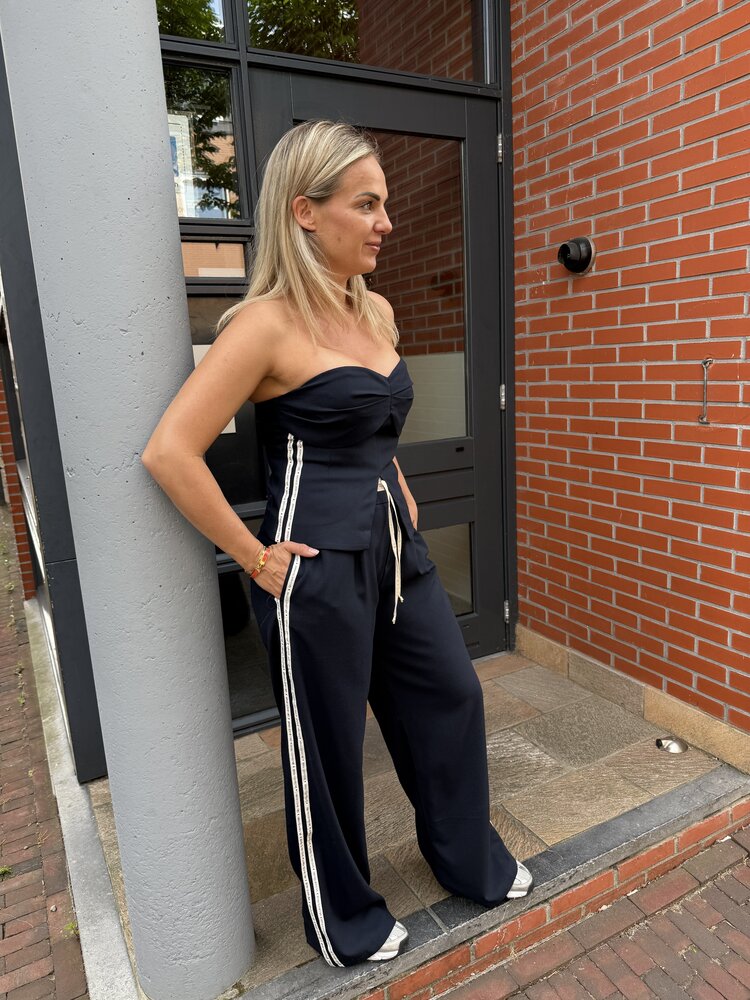 DAMES SET GIRL POWER