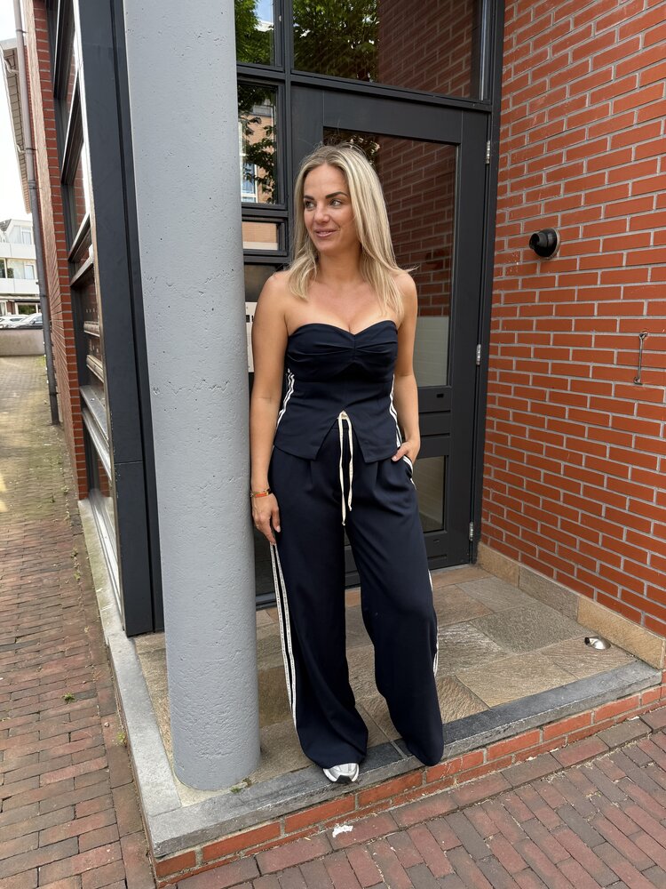 DAMES SET GIRL POWER