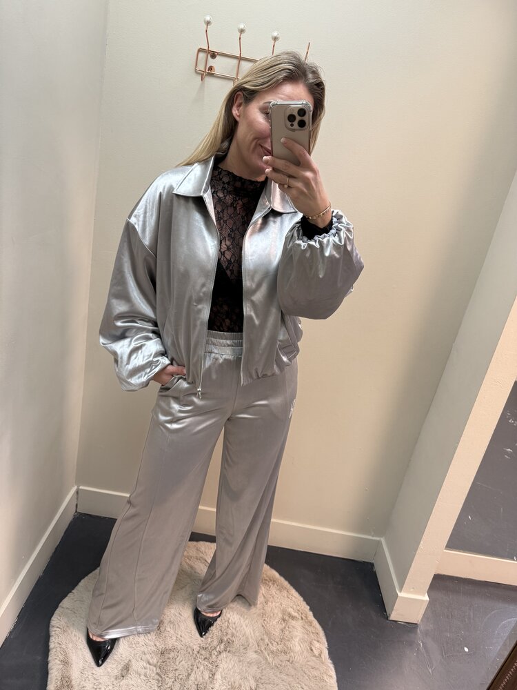 REFINED DEPARTMENT REFINED DEPARTMENT OVERSIZED BOMBER DIA