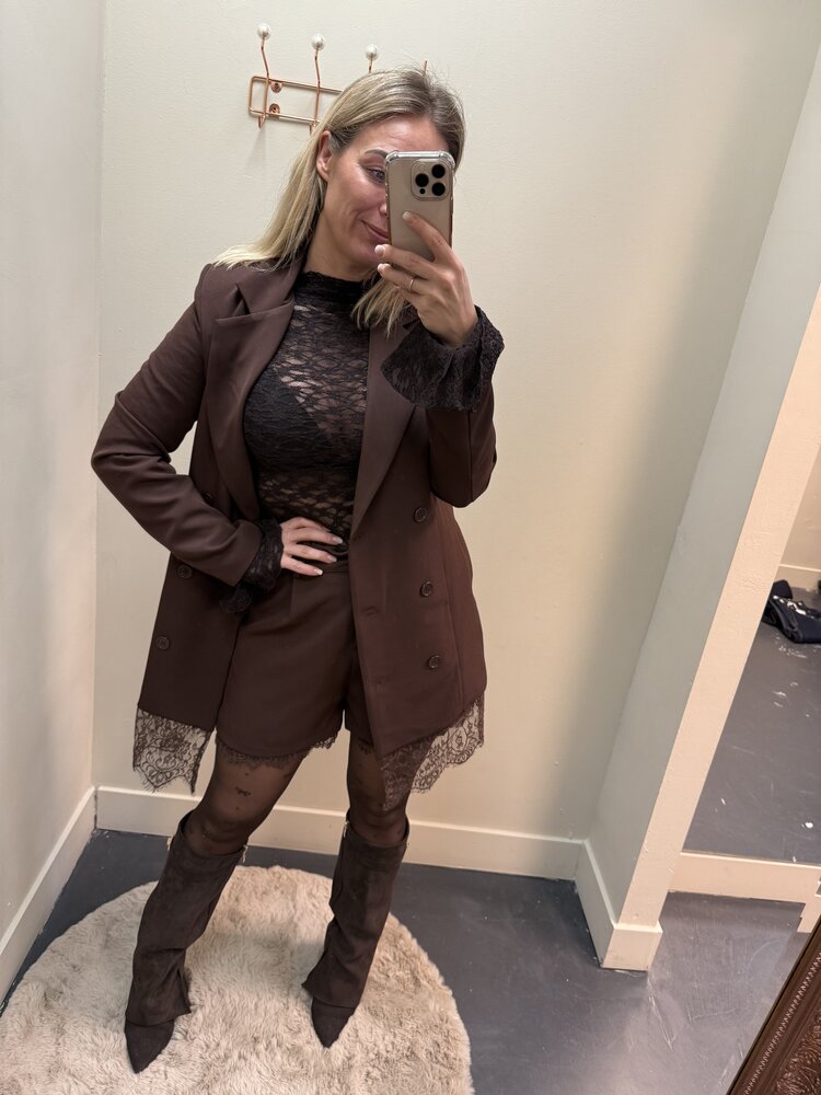 DAMES SHORT KANT BRUIN