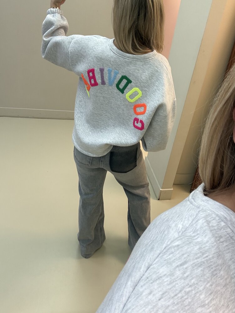 DAMES SWEATER GOOD VIBES GRIJS