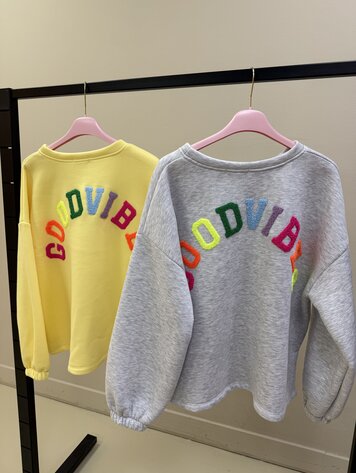 DAMES SWEATER GOOD VIBES GEEL
