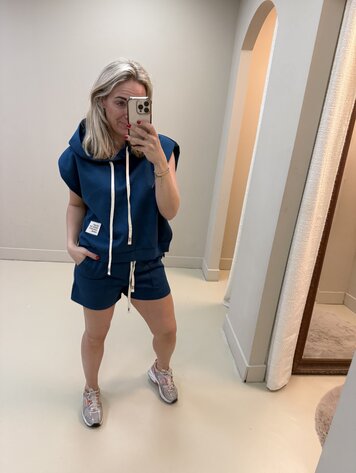 WEEKDEAL LIFE ISN'T PERFECT