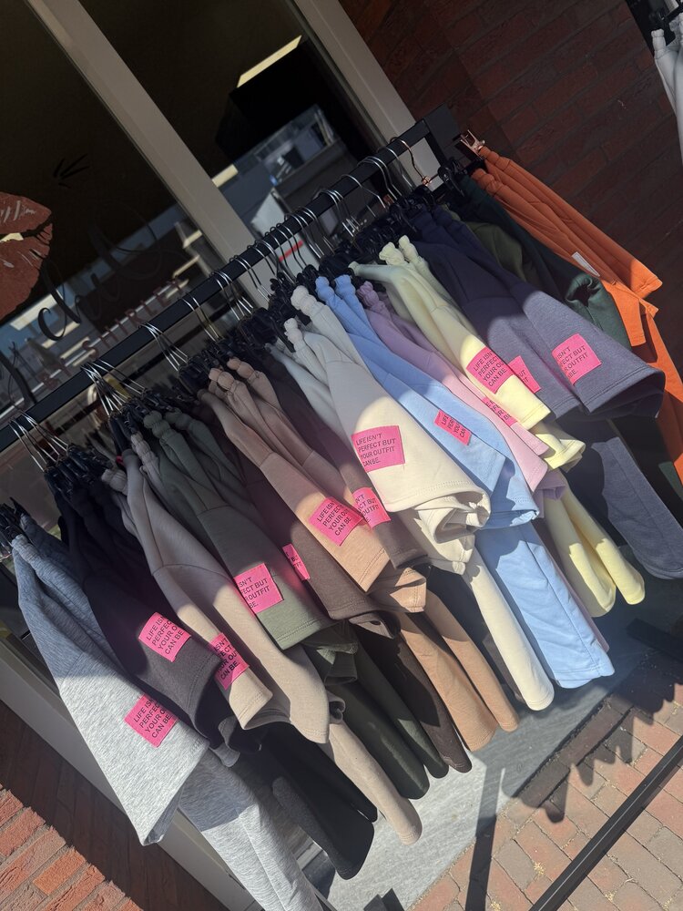 WEEKDEAL LIFE ISNT PERFECT SHORT