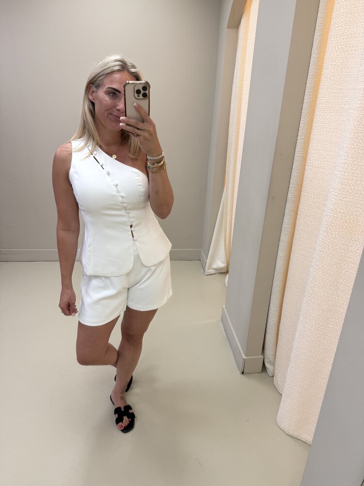 SET ONE SHOULDER