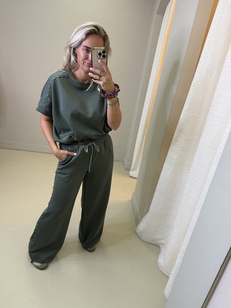 COMFY SET STUDS