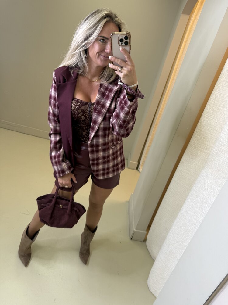 PU SHORT BORDEAUX ROOD