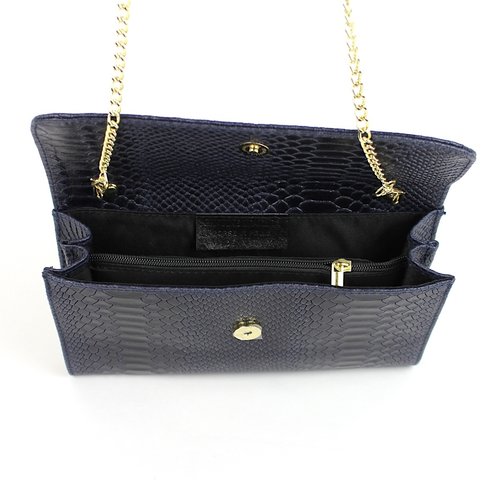 Donkerblauwe clutch van leer met slangenreliëf Donkerblauwe clutch van leer met slangenreliëf