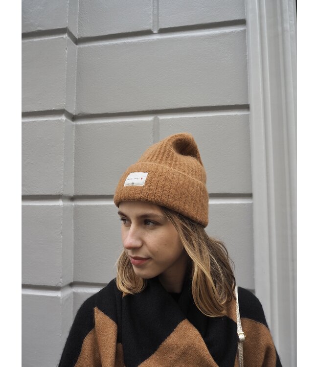 Zusss Muts met Kabel - Camel