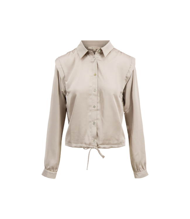 Zusss Satijnen Blouse met Schouderdetail - Beige