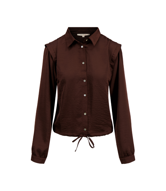 Zusss Satijnen Blouse met Schouderdetail - Chocoladebruin