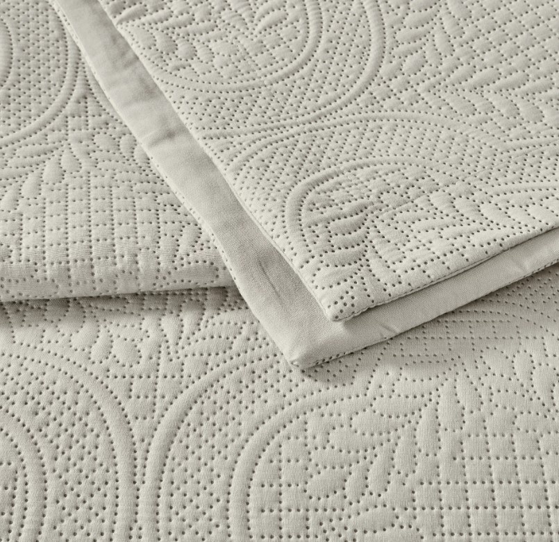 Bedsprei Charlene - crème - Inclusief 2 kussenslopen 60x70 cm