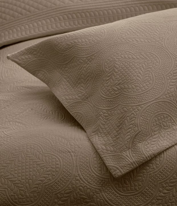 Dreamhouse bedsprei Charlene - taupe - Inclusief 2 kussenslopen 60x70 cm