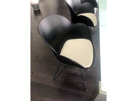 BNO Dalhia stoel showroommodel 8 stuks Dalhia stoel showroommodel 8 stuks