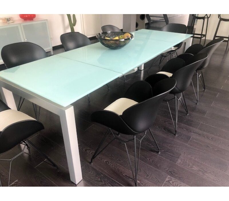 BNO Dalhia stoel showroommodel 8 stuks Dalhia stoel showroommodel 8 stuks