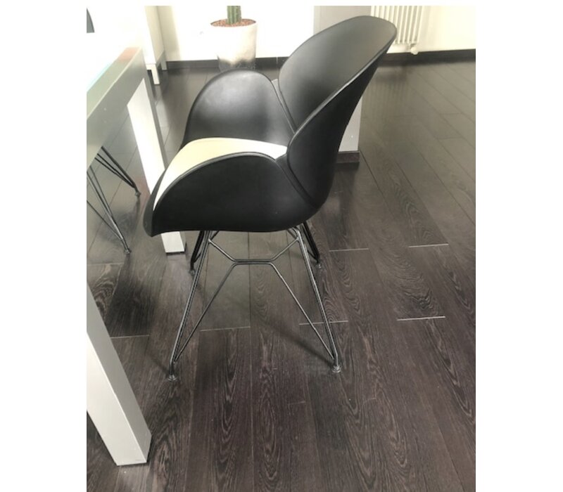 BNO Dalhia stoel showroommodel 8 stuks Dalhia stoel showroommodel 8 stuks