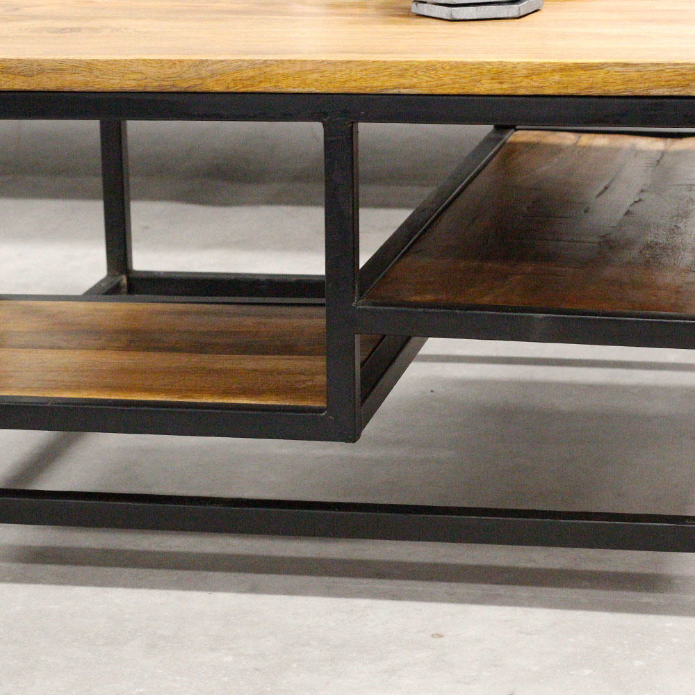 Paulina Couchtisch Industrial Mangoholz 60x60 | MOBOLS - Mobols