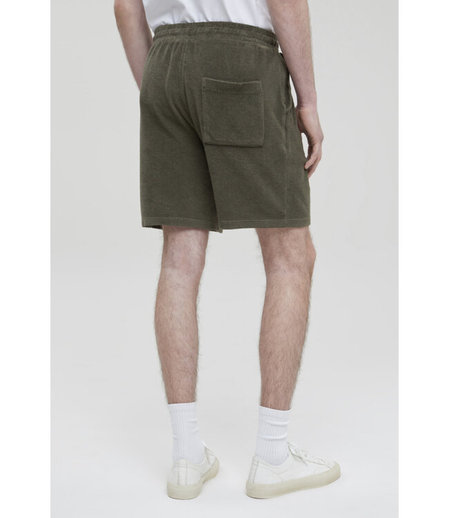 Closed shorts dried basil