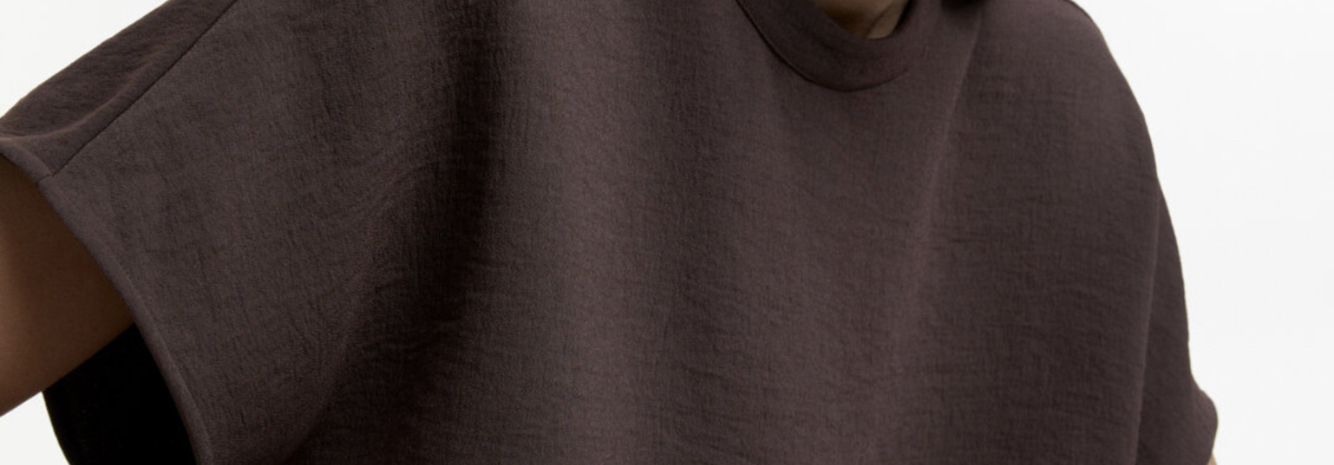 High neck t-shirt round