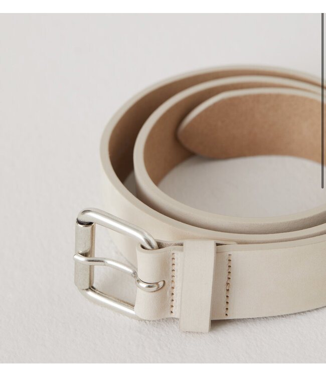 Closed Belt  white