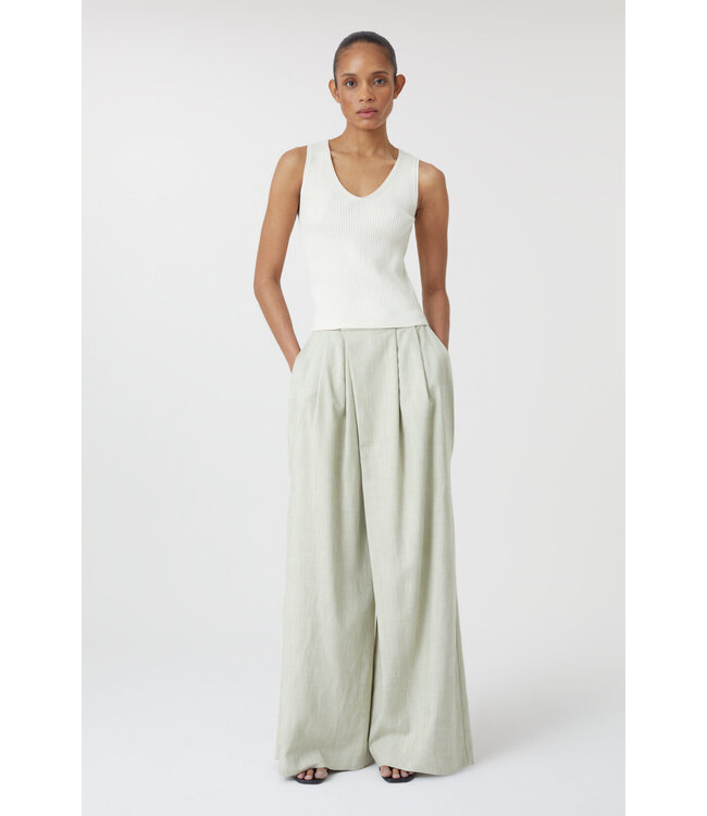 Closed V neck knit ecru  top