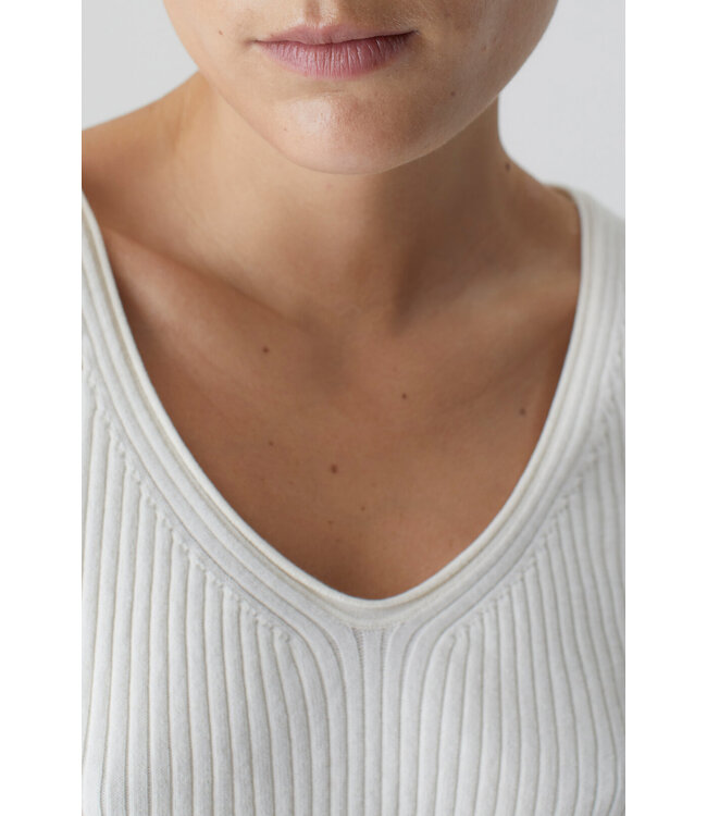 Closed V neck knit ecru  top