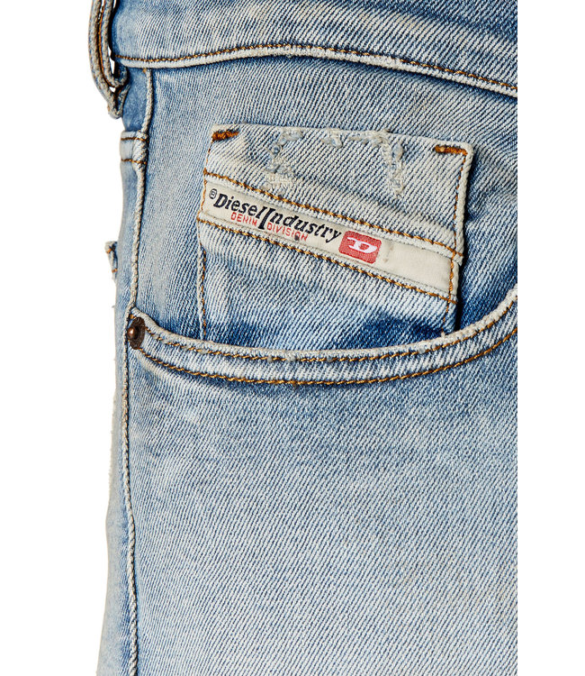 Diesel D-Strukt 2019 09E84